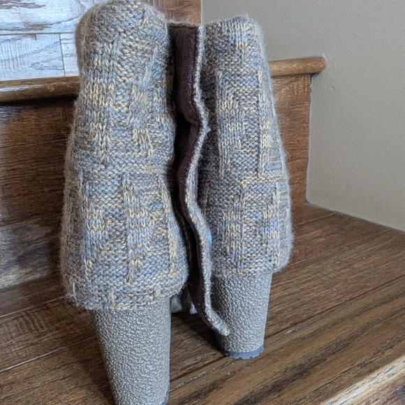 Y2K Boots By Muk Luks With Sweater Cuff And Lug Sole Size 9 - Picture 5 of 13